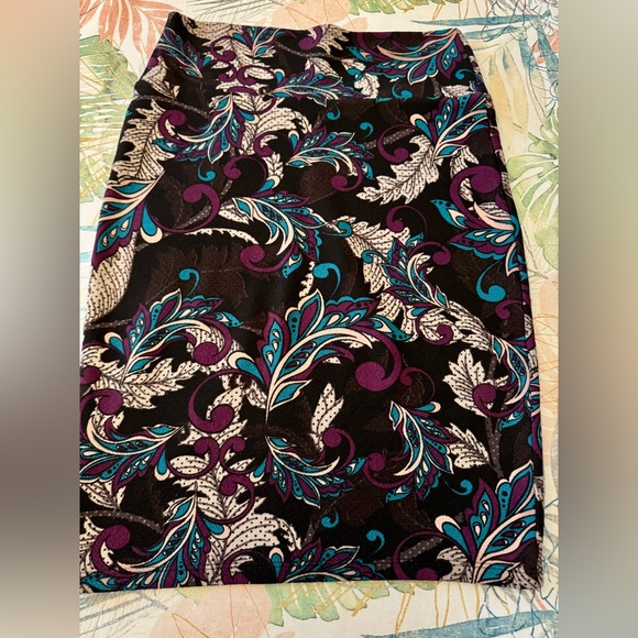 Cassie LuLaRoe Black and Purple Patterned pencil Skirt - Picture 3 of 6